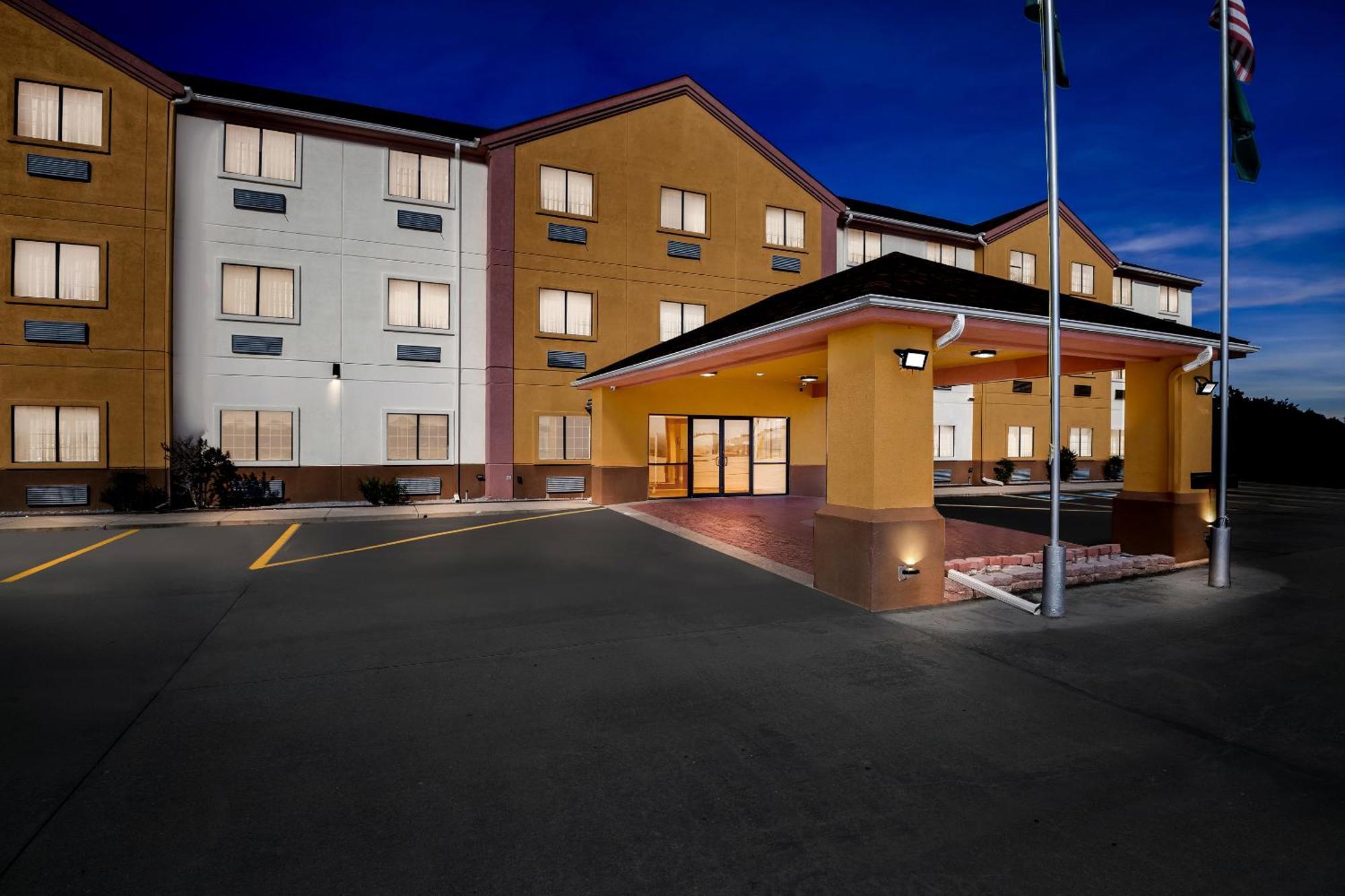 Quality Inn & Suites Mcalester Bagian luar foto
